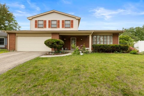 Photo of 762 Oakwood Drive, Westmont, IL 60559 (MLS # 12686752)