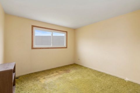 Tiny photo for 762 Oakwood Drive, Westmont, IL 60559 (MLS # 12686752)