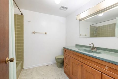Tiny photo for 762 Oakwood Drive, Westmont, IL 60559 (MLS # 12686752)