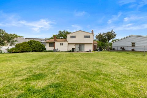 Tiny photo for 762 Oakwood Drive, Westmont, IL 60559 (MLS # 12686752)