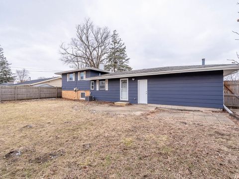 Tiny photo for 18331 Hickory Street, Lansing, IL 60438 (MLS # 12534296)