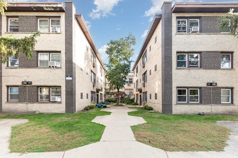 1511 W BIRCHWOOD Avenue 1F Chicago IL 60626