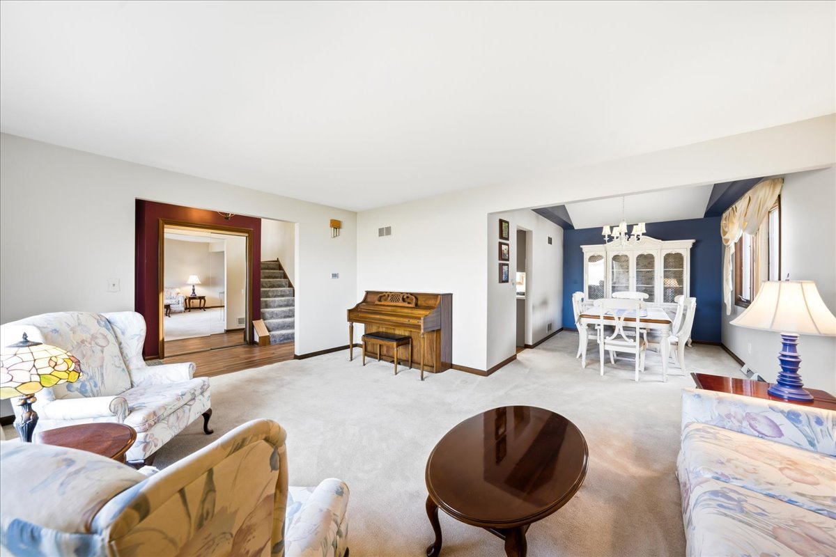 916 W JOLIET Highway