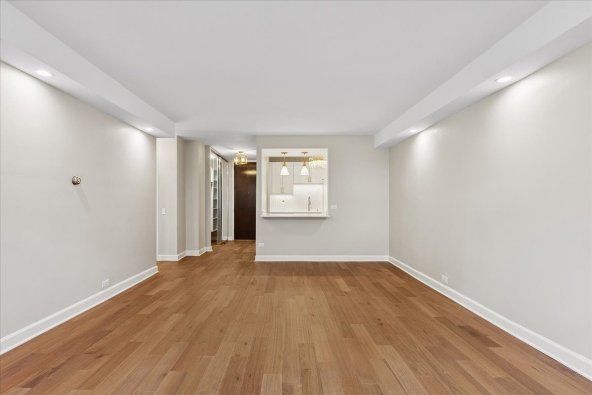 535 N MICHIGAN Avenue 2203