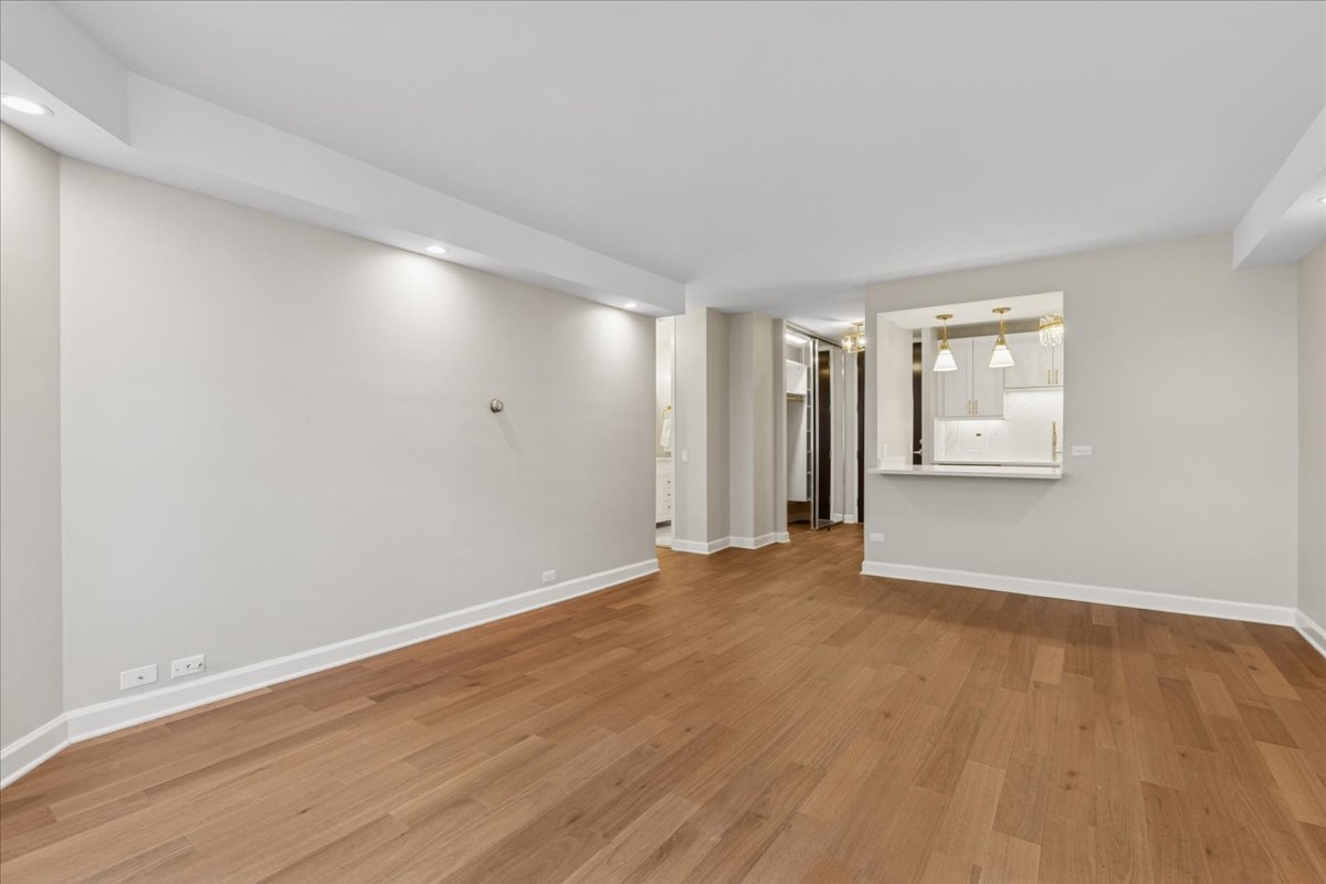 535 N MICHIGAN Avenue 2203