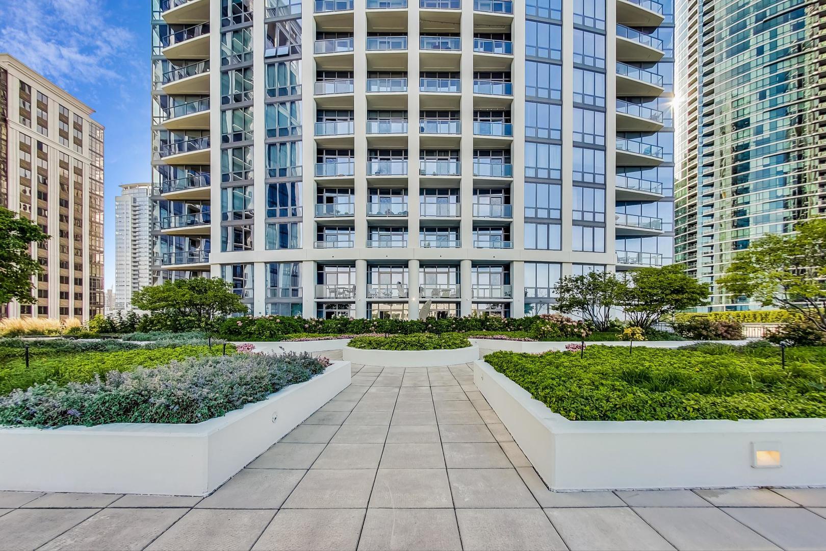 1235 S Prairie Avenue 603