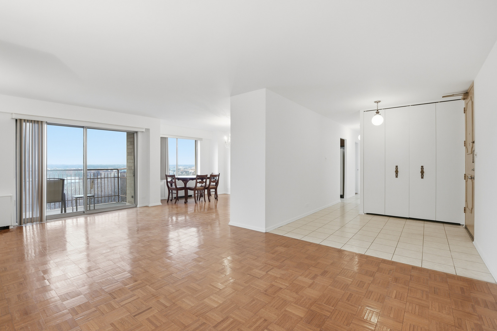 6833 N KEDZIE Avenue 1006