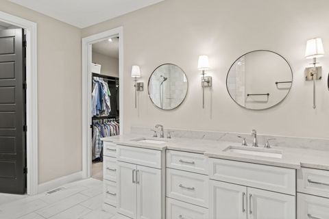 Tiny photo for 4716 Paddington Circle, Bettendorf, IA 52722 (MLS # 12614905)