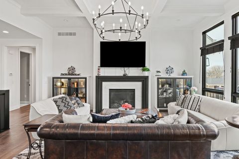 Tiny photo for 4716 Paddington Circle, Bettendorf, IA 52722 (MLS # 12614905)