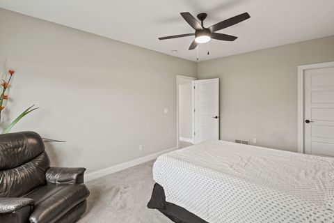 Tiny photo for 4716 Paddington Circle, Bettendorf, IA 52722 (MLS # 12614905)