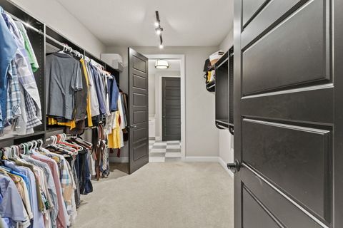 Tiny photo for 4716 Paddington Circle, Bettendorf, IA 52722 (MLS # 12614905)