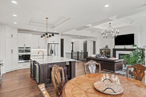 Tiny photo for 4716 Paddington Circle, Bettendorf, IA 52722 (MLS # 12614905)