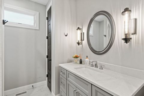 Tiny photo for 4716 Paddington Circle, Bettendorf, IA 52722 (MLS # 12614905)