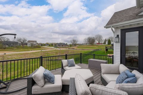 Tiny photo for 4716 Paddington Circle, Bettendorf, IA 52722 (MLS # 12614905)