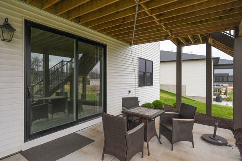 Tiny photo for 4716 Paddington Circle, Bettendorf, IA 52722 (MLS # 12614905)