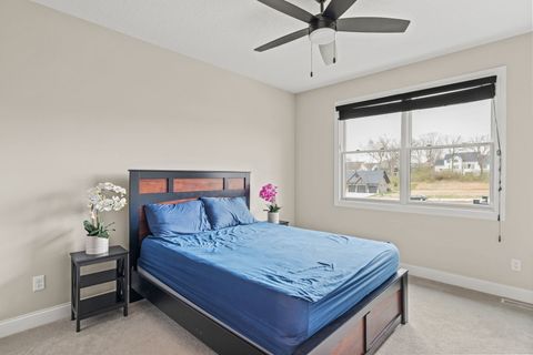 Tiny photo for 4716 Paddington Circle, Bettendorf, IA 52722 (MLS # 12614905)