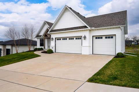 Tiny photo for 4716 Paddington Circle, Bettendorf, IA 52722 (MLS # 12614905)