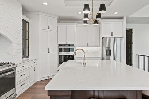 Tiny photo for 4716 Paddington Circle, Bettendorf, IA 52722 (MLS # 12614905)