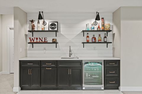 Tiny photo for 4716 Paddington Circle, Bettendorf, IA 52722 (MLS # 12614905)