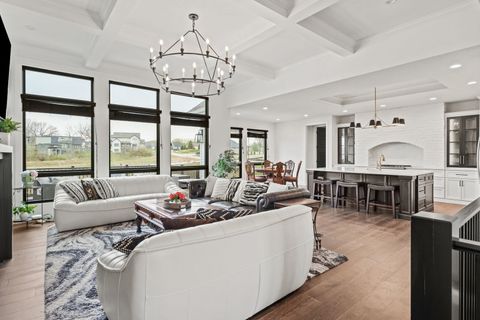 Tiny photo for 4716 Paddington Circle, Bettendorf, IA 52722 (MLS # 12614905)