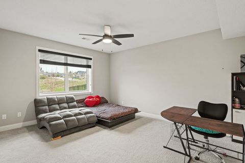 Tiny photo for 4716 Paddington Circle, Bettendorf, IA 52722 (MLS # 12614905)