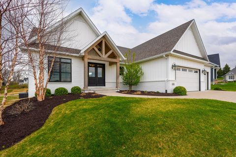Tiny photo for 4716 Paddington Circle, Bettendorf, IA 52722 (MLS # 12614905)