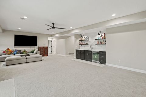 Tiny photo for 4716 Paddington Circle, Bettendorf, IA 52722 (MLS # 12614905)