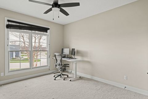 Tiny photo for 4716 Paddington Circle, Bettendorf, IA 52722 (MLS # 12614905)