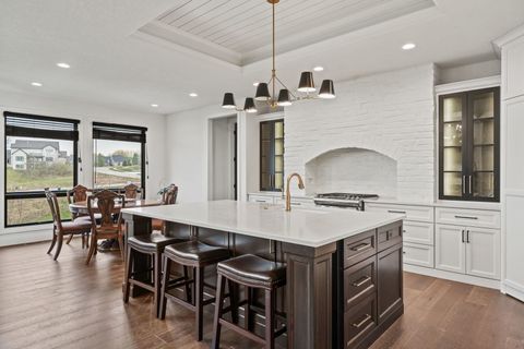 Tiny photo for 4716 Paddington Circle, Bettendorf, IA 52722 (MLS # 12614905)