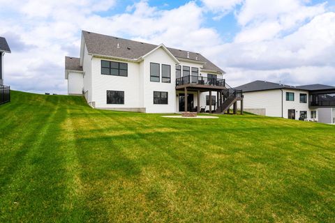 Tiny photo for 4716 Paddington Circle, Bettendorf, IA 52722 (MLS # 12614905)