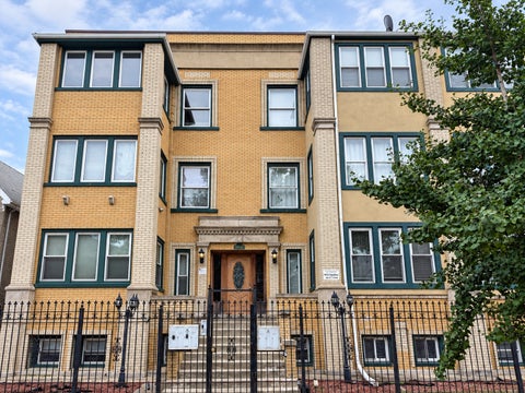 Photo of 4825 S Prairie Avenue #4, Chicago, IL 60615 (MLS # 12756805)