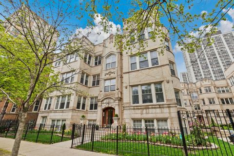 Photo of 824 W Sunnyside Avenue #3, Chicago, IL 60640 (MLS # 12616084)