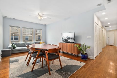 Tiny photo for 824 W Sunnyside Avenue #3, Chicago, IL 60640 (MLS # 12616084)