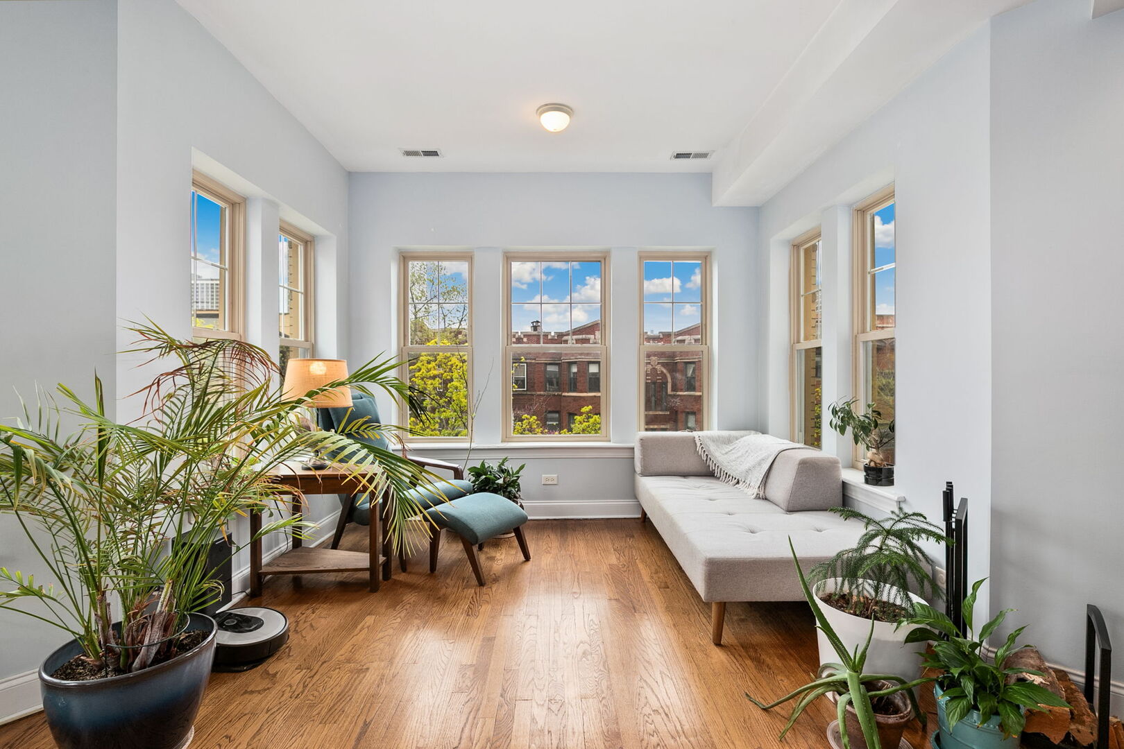 824 W Sunnyside Avenue 3