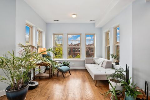 Tiny photo for 824 W Sunnyside Avenue #3, Chicago, IL 60640 (MLS # 12616084)