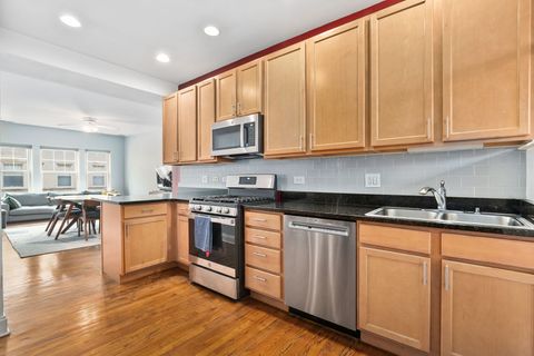 Tiny photo for 824 W Sunnyside Avenue #3, Chicago, IL 60640 (MLS # 12616084)