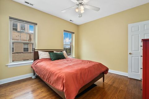 Tiny photo for 824 W Sunnyside Avenue #3, Chicago, IL 60640 (MLS # 12616084)