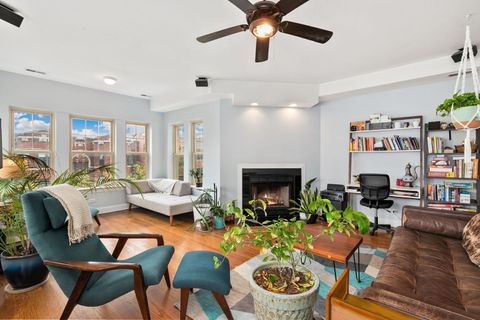 Tiny photo for 824 W Sunnyside Avenue #3, Chicago, IL 60640 (MLS # 12616084)