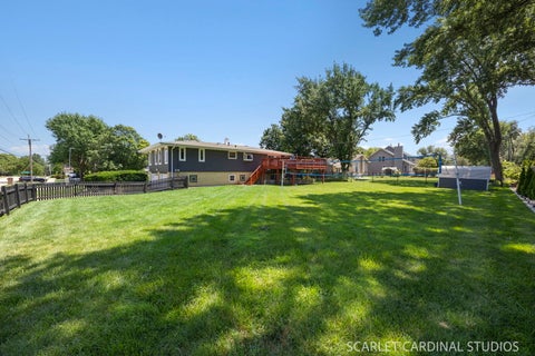 Tiny photo for 560 Lincoln Street, Roselle, IL 60172 (MLS # 12690114)