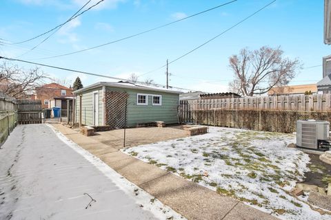 Tiny photo for 2904 N Nordica Avenue, Chicago, IL 60634 (MLS # 12614613)