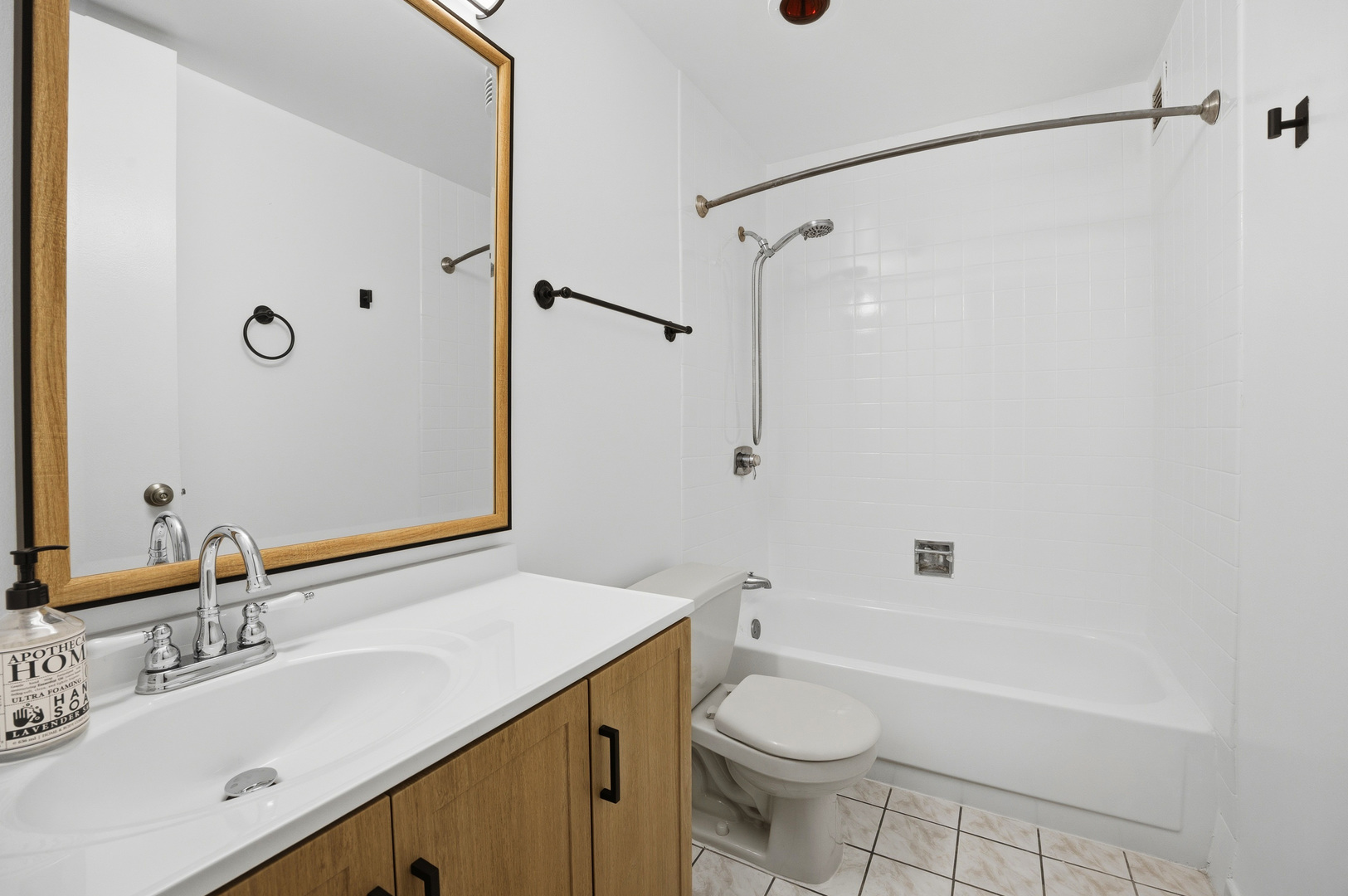 2605 S Indiana Avenue 302