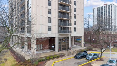 Photo of 2605 S Indiana Avenue #302, Chicago, IL 60616 (MLS # 12608656)