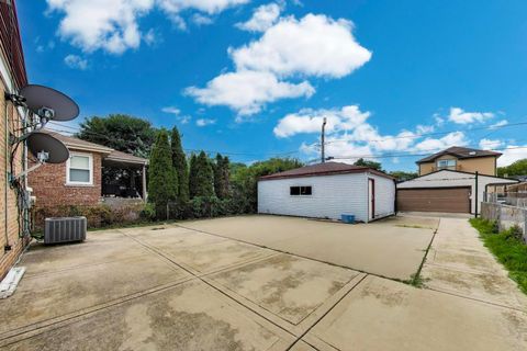 Tiny photo for 6544 N Albany Avenue, Chicago, IL 60645 (MLS # 12600222)