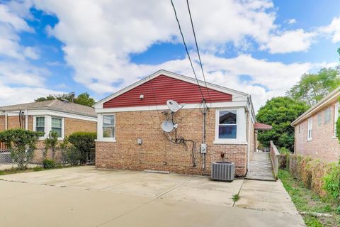 Tiny photo for 6544 N Albany Avenue, Chicago, IL 60645 (MLS # 12600222)
