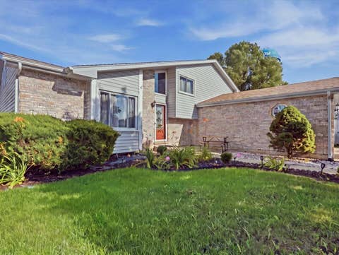 Photo of 2010 WATERTOWER Place, Crest Hill, IL 60403 (MLS # 12741523)