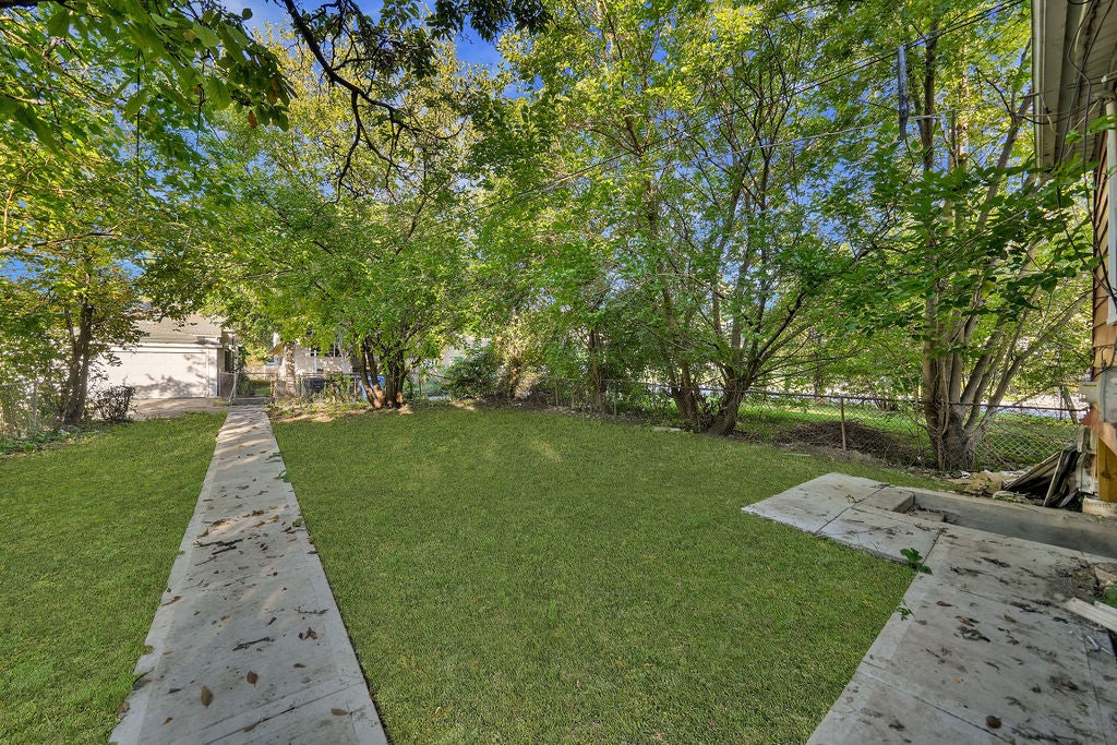 10504 S Lafayette Avenue