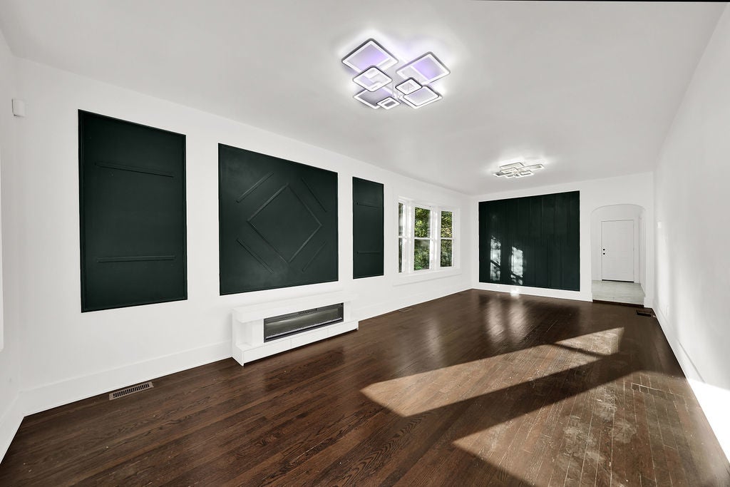 10504 S Lafayette Avenue