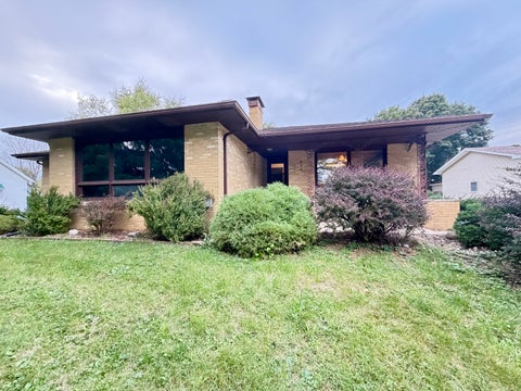 Photo of 909 W Washington Street, Clinton, IL 61727 (MLS # 12744506)