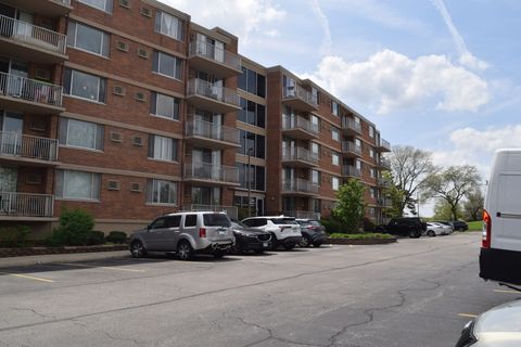 Photo of 2200 S Stewart Avenue #1C, Lombard, IL 60148 (MLS # 12628063)