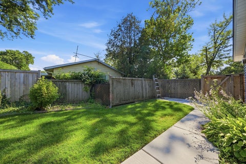 Tiny photo for 403 Hazelwood Lane, Glenview, IL 60025 (MLS # 12706530)